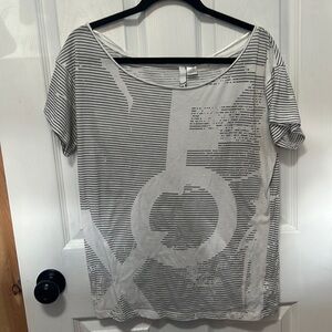 3/$20 black and white  medium striped fox shirt